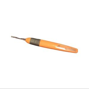 Crochet needle with light